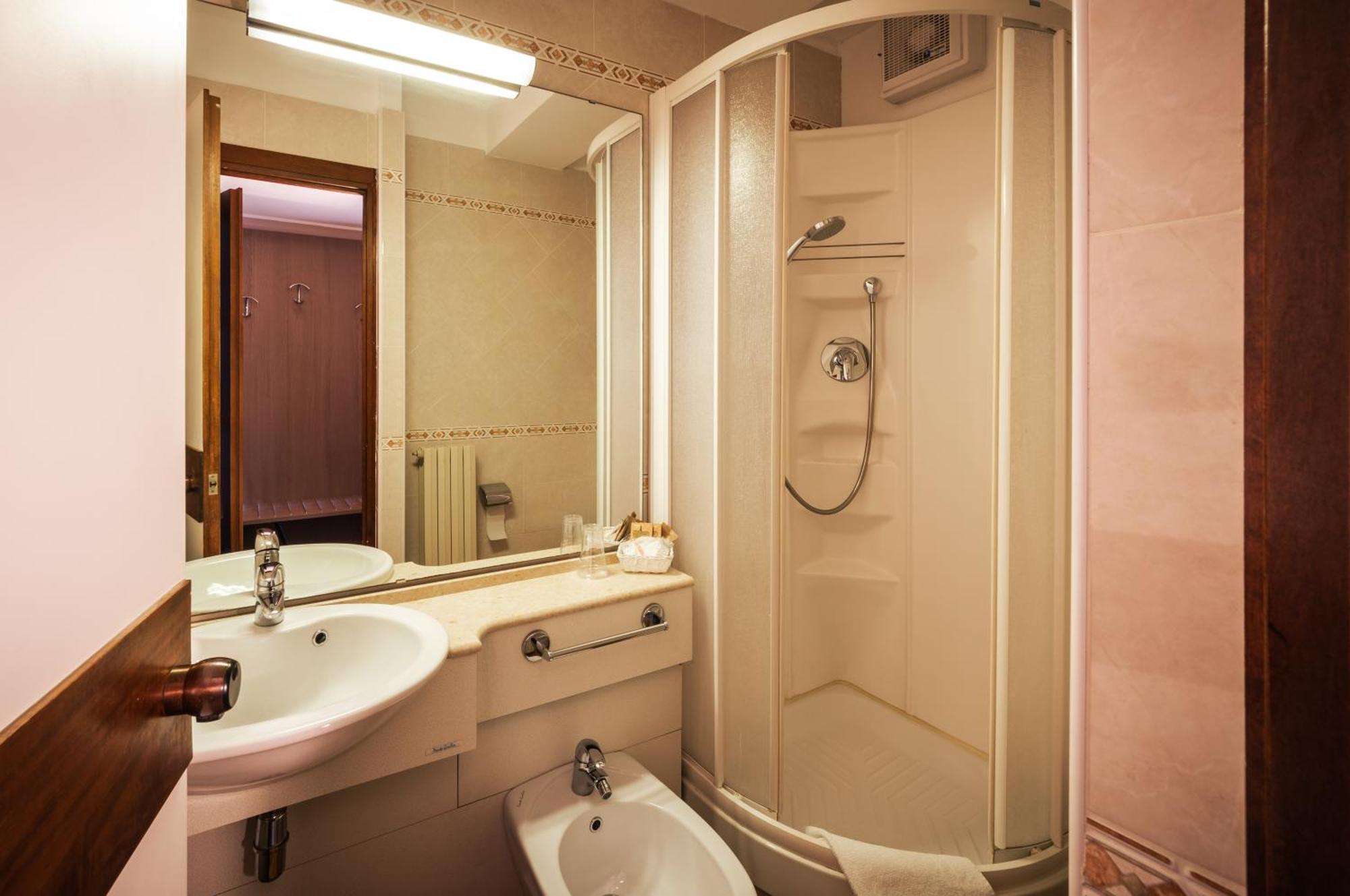 Hotel Ristorante Vapore Faggeto Lario Zewnętrze zdjęcie